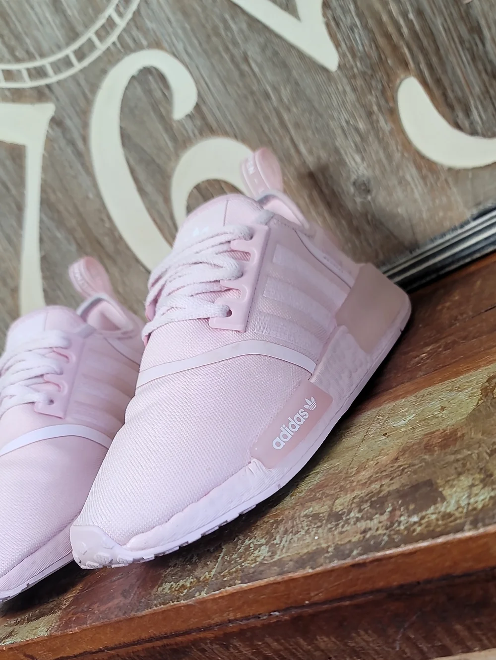 🔥 Wmns Adidas NMD R1 